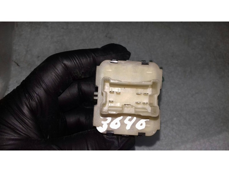 Recambio de mando elevalunas delantero izquierdo para renault clio iv business referencia OEM IAM 254118044R 10023897 