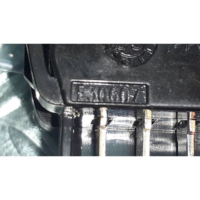 Recambio de mando elevalunas delantero izquierdo para citroen xsara picasso 1.6 hdi 90 exclusive referencia OEM IAM E30607 CONEC