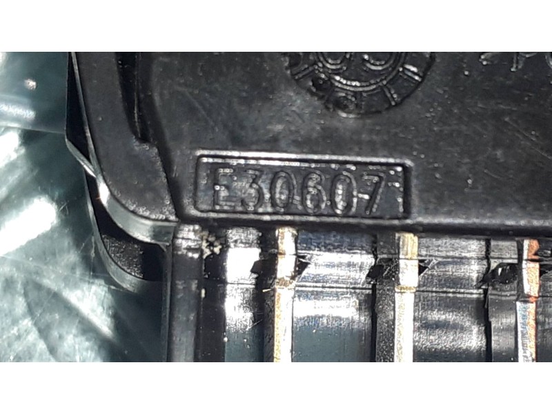 Recambio de mando elevalunas delantero izquierdo para citroen xsara picasso 1.6 hdi 90 exclusive referencia OEM IAM E30607 CONEC