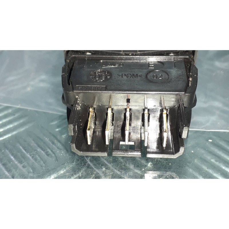 Recambio de mando elevalunas delantero izquierdo para citroen xsara picasso 1.6 hdi 90 exclusive referencia OEM IAM E30607 CONEC