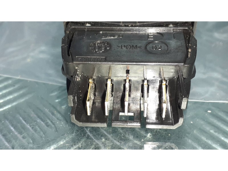 Recambio de mando elevalunas delantero izquierdo para citroen xsara picasso 1.6 hdi 90 exclusive referencia OEM IAM E30607 CONEC