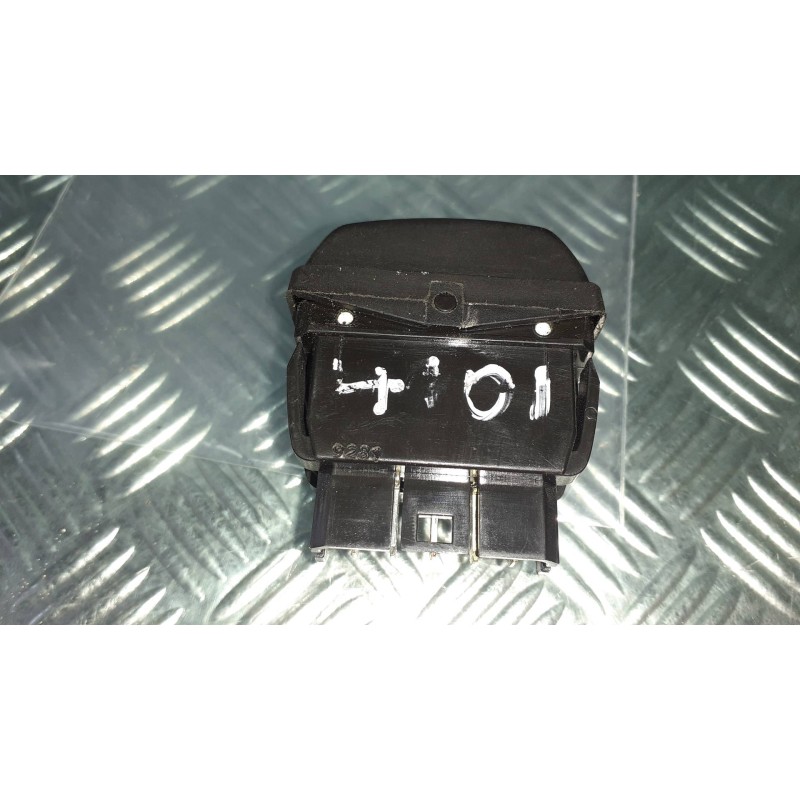 Recambio de mando elevalunas delantero izquierdo para citroen xsara picasso 1.6 hdi 90 exclusive referencia OEM IAM E30607 CONEC