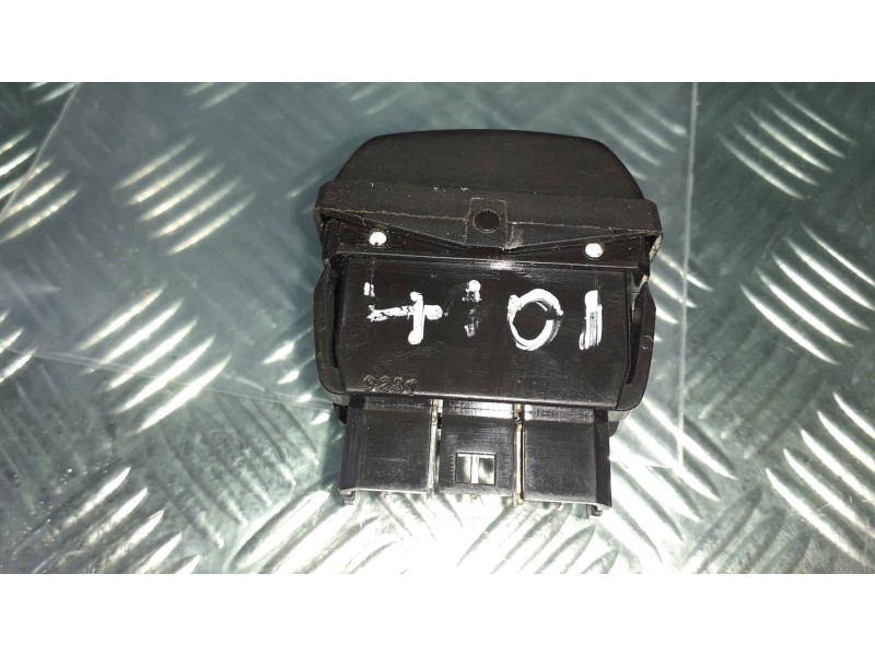 Recambio de mando elevalunas delantero izquierdo para citroen xsara picasso 1.6 hdi 90 exclusive referencia OEM IAM E30607 CONEC