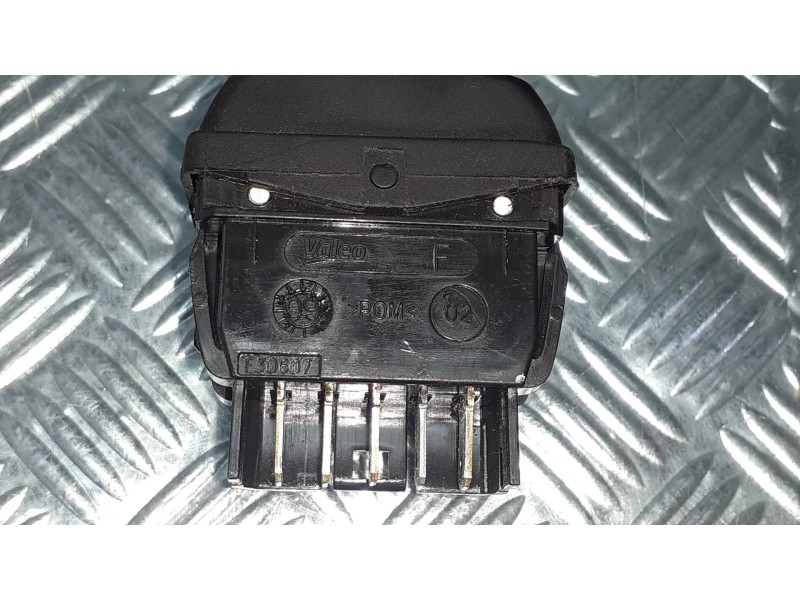 Recambio de mando elevalunas delantero derecho para citroen xsara picasso 1.6 hdi 90 exclusive referencia OEM IAM E30607 CONECTO
