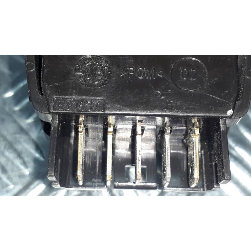 Recambio de mando elevalunas delantero derecho para citroen xsara picasso 1.6 hdi 90 exclusive referencia OEM IAM E30607 CONECTO