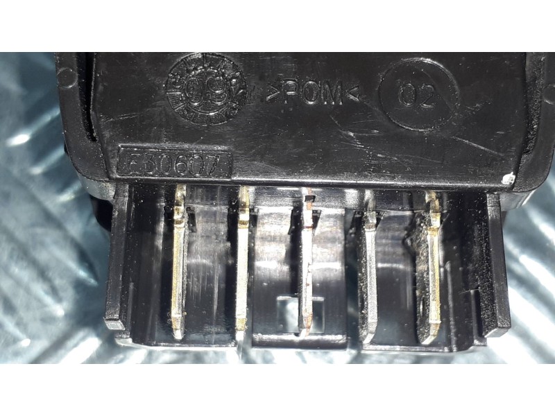 Recambio de mando elevalunas delantero derecho para citroen xsara picasso 1.6 hdi 90 exclusive referencia OEM IAM E30607 CONECTO