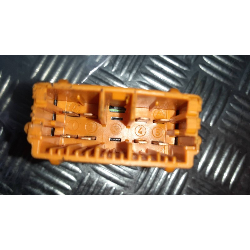 Recambio de mando elevalunas delantero izquierdo para citroen xsara picasso 1.6 hdi 90 exclusive referencia OEM IAM  CONECTOR 8 