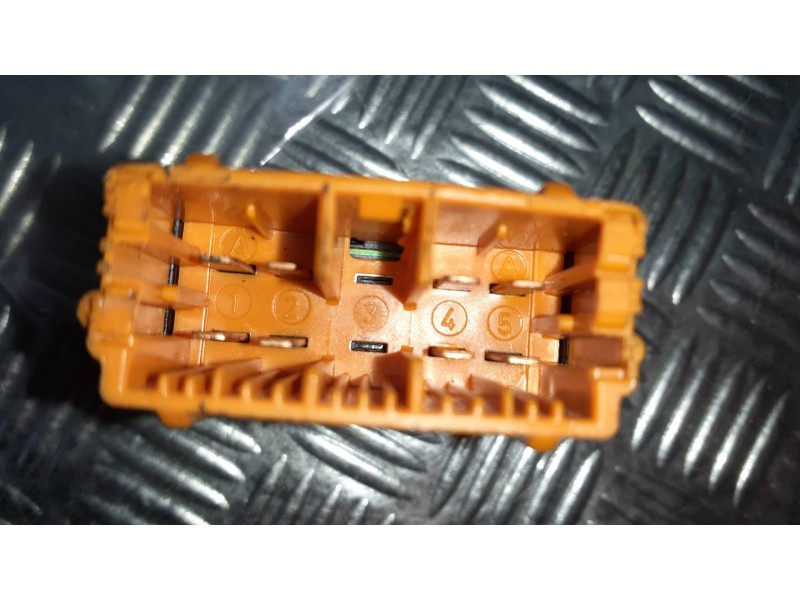 Recambio de mando elevalunas delantero izquierdo para citroen xsara picasso 1.6 hdi 90 exclusive referencia OEM IAM  CONECTOR 8 