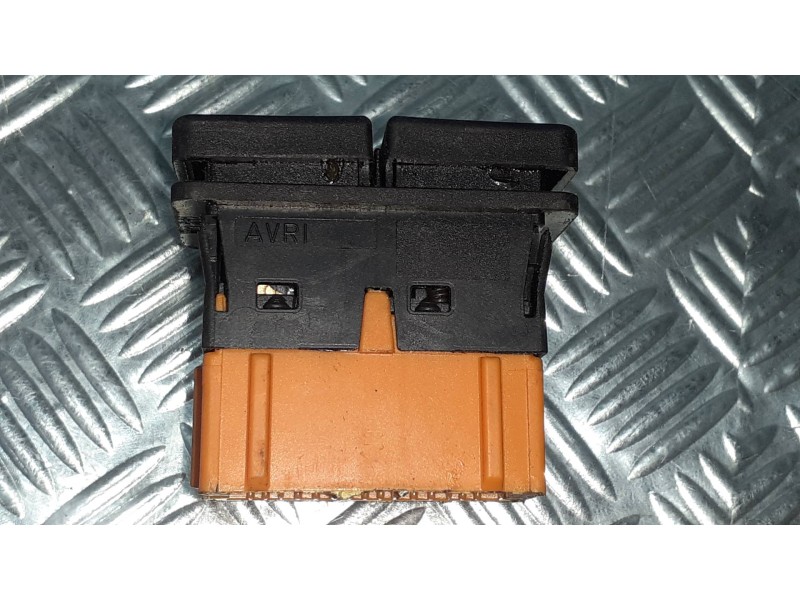 Recambio de mando elevalunas delantero izquierdo para citroen xsara picasso 1.6 hdi 90 exclusive referencia OEM IAM  CONECTOR 8 