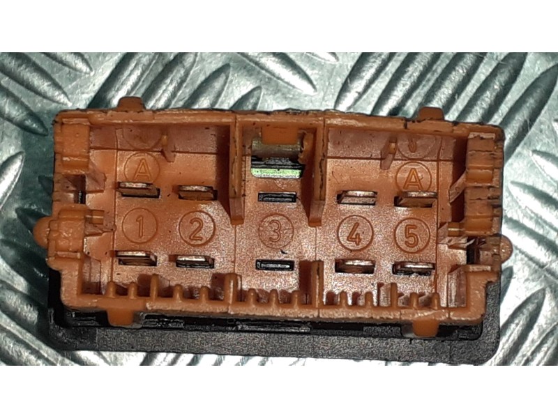 Recambio de mando elevalunas delantero izquierdo para citroen xsara picasso 1.6 hdi 90 exclusive referencia OEM IAM  CONECTOR 8 