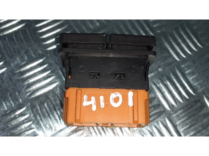 Recambio de mando elevalunas delantero izquierdo para citroen xsara picasso 1.6 hdi 90 exclusive referencia OEM IAM  CONECTOR 8 