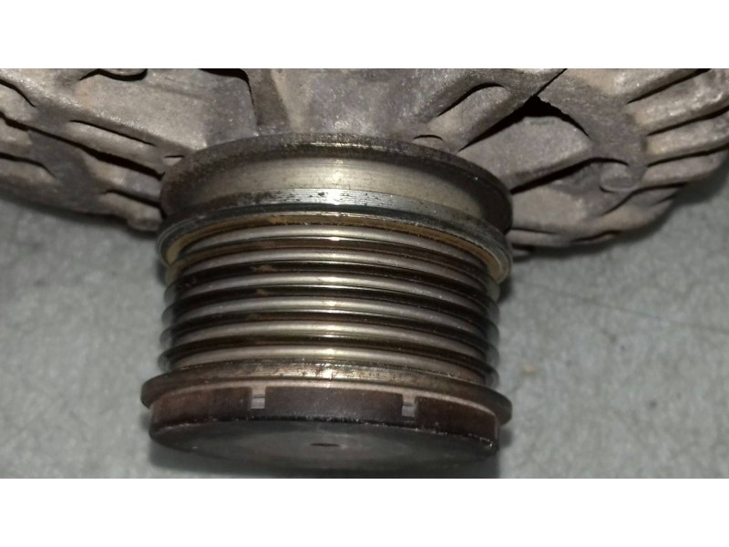 Recambio de alternador para renault clio iv business referencia OEM IAM 231007865R VALEO 