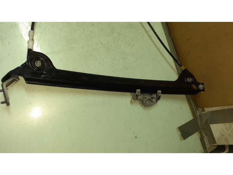 Recambio de elevalunas delantero derecho para bmw serie 1 berlina (e81/e87) 118d referencia OEM IAM 6978846 7165596 ELECTRICO