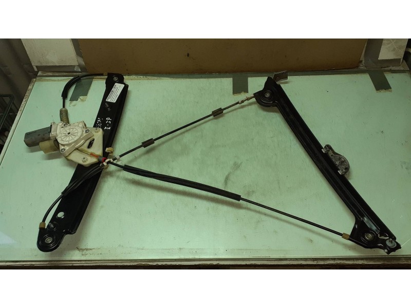 Recambio de elevalunas delantero izquierdo para bmw serie 1 berlina (e81/e87) 118d referencia OEM IAM 6978845 9030251 ELECTRICO