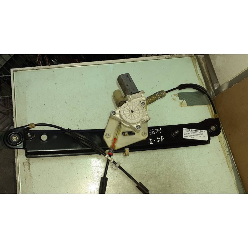 Recambio de elevalunas delantero izquierdo para bmw serie 1 berlina (e81/e87) 118d referencia OEM IAM 6978845 9030251 ELECTRICO