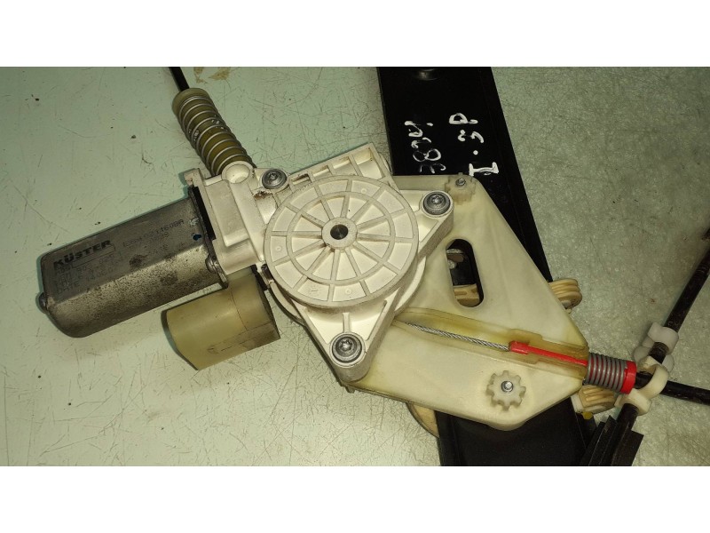 Recambio de elevalunas delantero izquierdo para bmw serie 1 berlina (e81/e87) 118d referencia OEM IAM 6978845 9030251 ELECTRICO