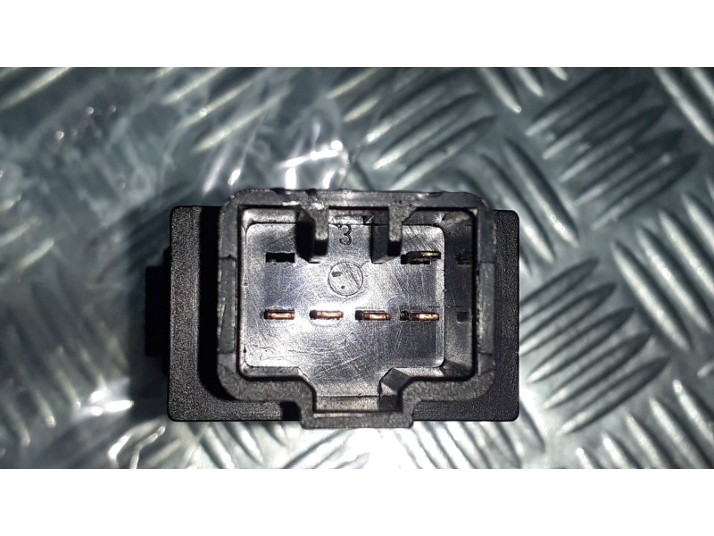 Recambio de interruptor para daewoo matiz cd referencia OEM IAM 864W0140F3 CONECTOR 4 PINES ANTINIEBLA