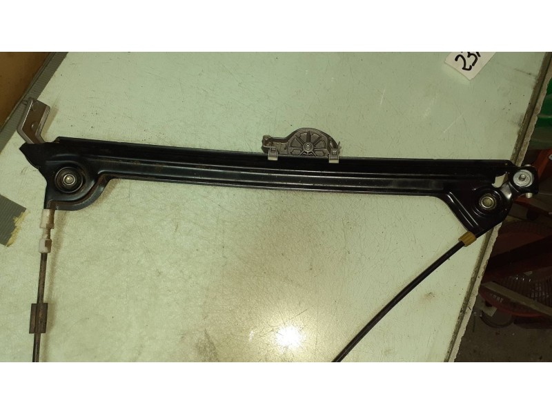 Recambio de elevalunas delantero izquierdo para bmw serie 1 berlina (e81/e87) 118d referencia OEM IAM 6978845 9030251 ELECTRICO