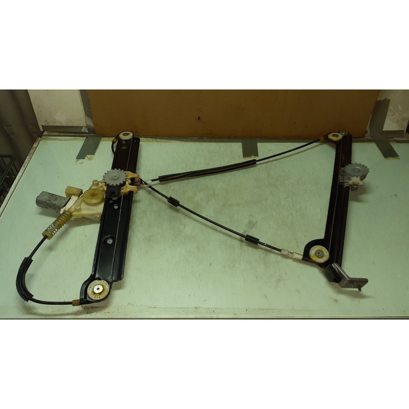 Recambio de elevalunas delantero izquierdo para bmw serie 1 berlina (e81/e87) 118d referencia OEM IAM 6978845 9030251 ELECTRICO