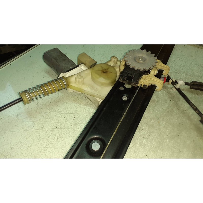 Recambio de elevalunas delantero izquierdo para bmw serie 1 berlina (e81/e87) 118d referencia OEM IAM 6978845 9030251 ELECTRICO