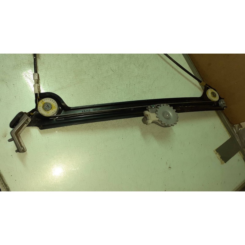 Recambio de elevalunas delantero izquierdo para bmw serie 1 berlina (e81/e87) 118d referencia OEM IAM 6978845 9030251 ELECTRICO