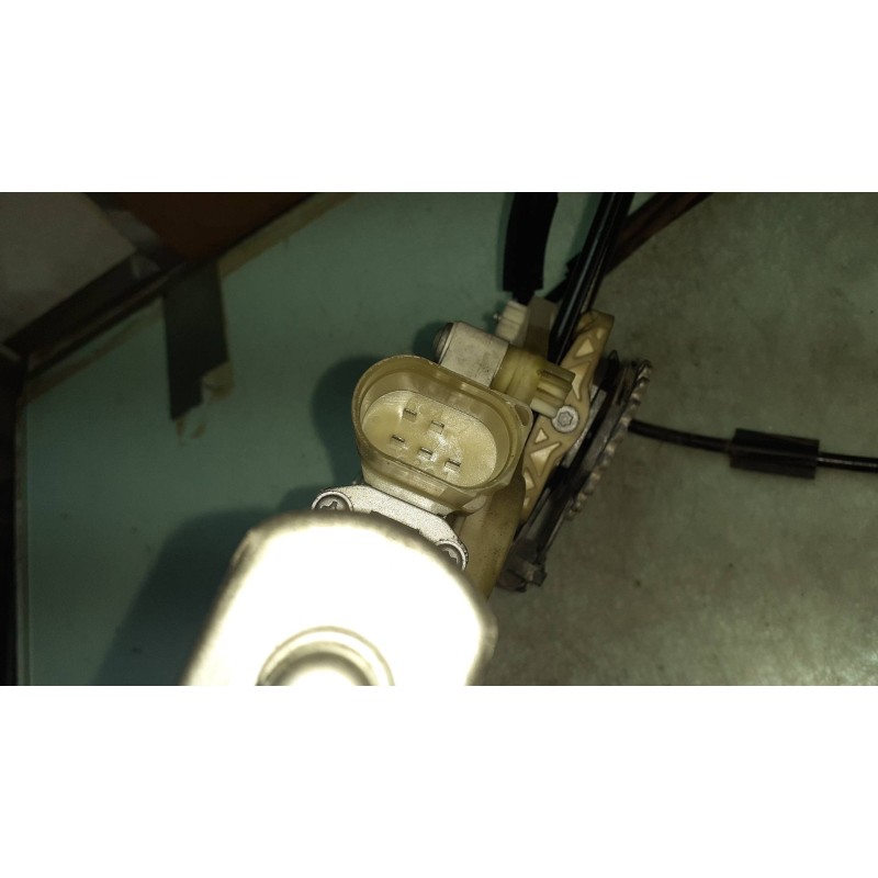 Recambio de elevalunas delantero izquierdo para bmw serie 1 berlina (e81/e87) 118d referencia OEM IAM 6978845 9030251 ELECTRICO