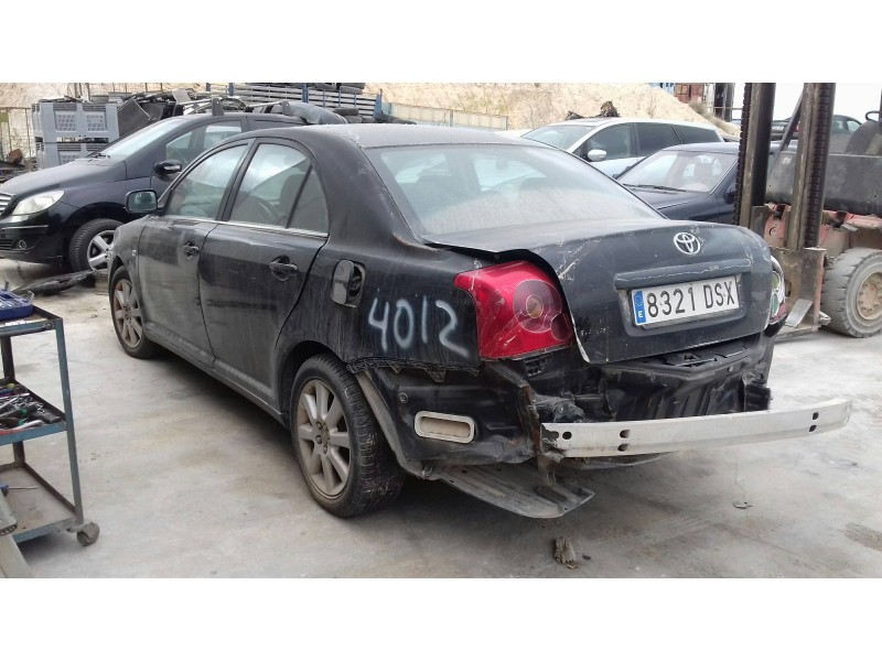 toyota avensis berlina (t25) del año 2005