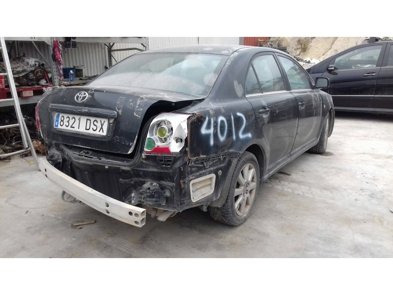 toyota avensis berlina (t25) del año 2005