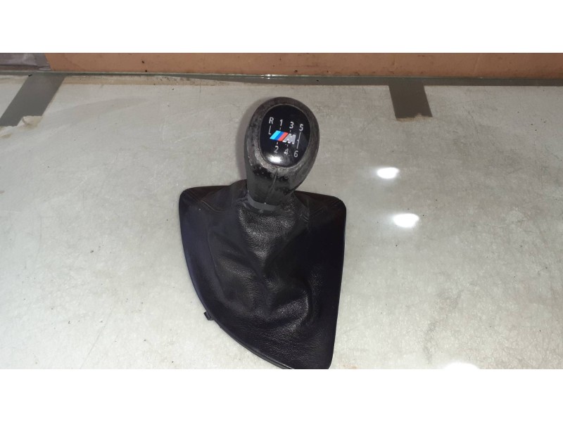 Recambio de guarnecidos palanca cambio para bmw serie 1 berlina (e81/e87) 118d referencia OEM IAM 25118037304 242231 