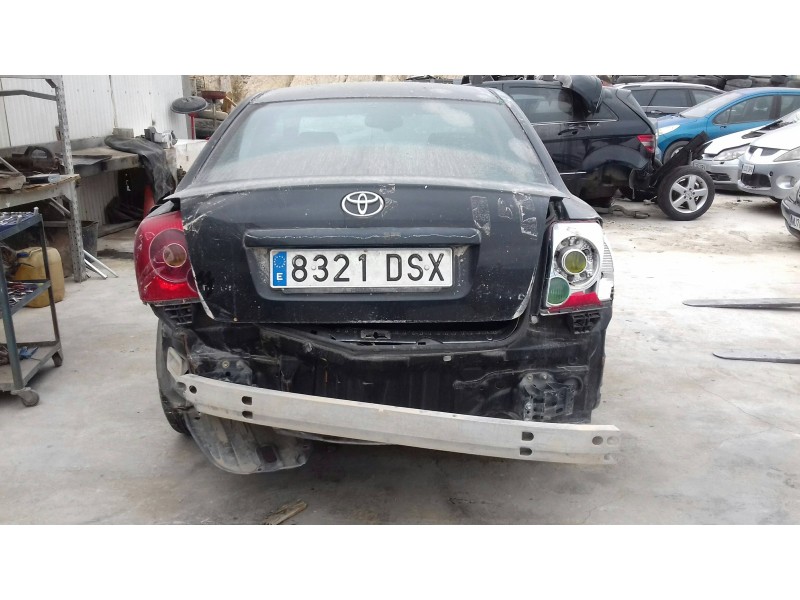 toyota avensis berlina (t25) del año 2005