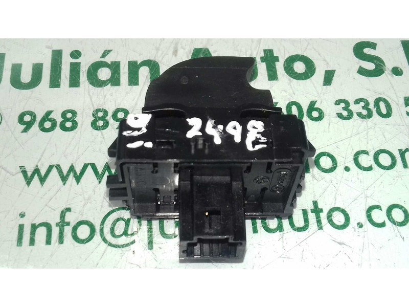 Recambio de mando elevalunas delantero derecho para renault scenic iii dynamique referencia OEM IAM 809600018R  