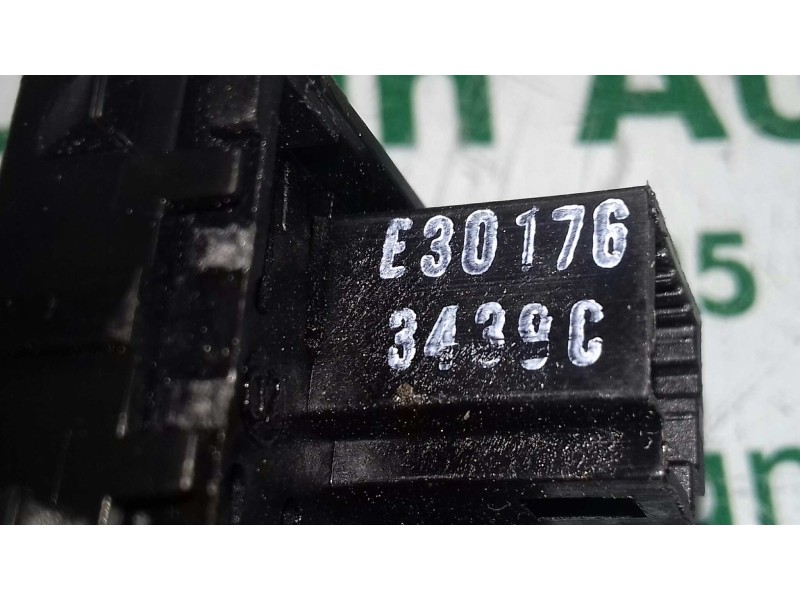 Recambio de mando elevalunas delantero derecho para renault scenic iii dynamique referencia OEM IAM 809600018R  