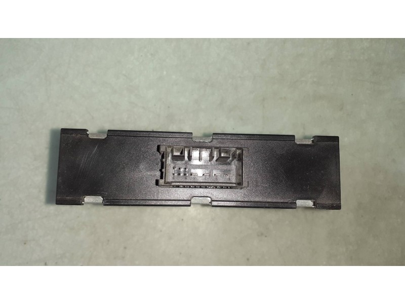 Recambio de modulo electronico para bmw serie 1 berlina (e81/e87) 118d referencia OEM IAM 61429127088 8ES00947920 HELLA