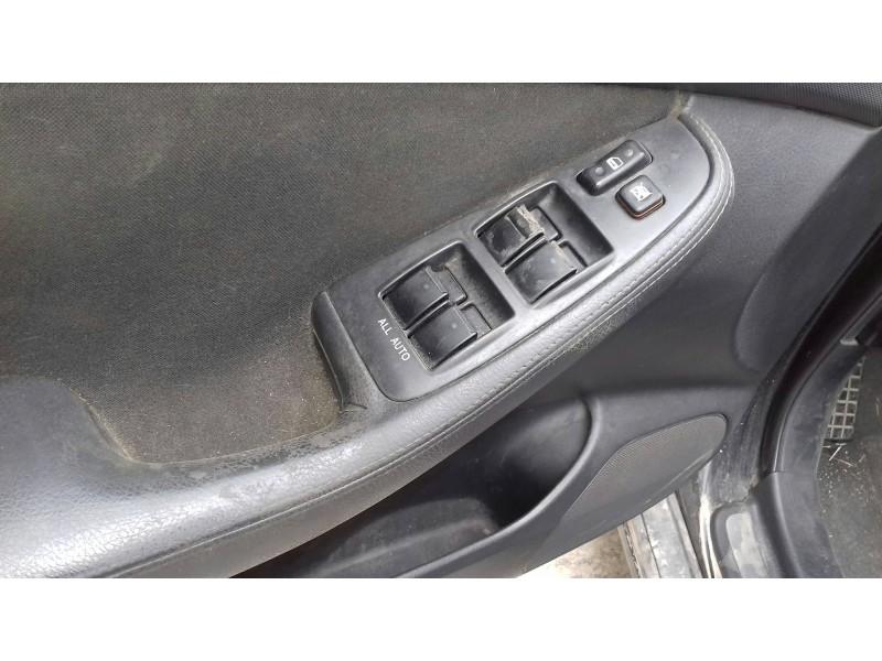 toyota avensis berlina (t25) del año 2005