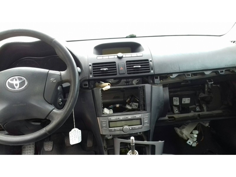 toyota avensis berlina (t25) del año 2005