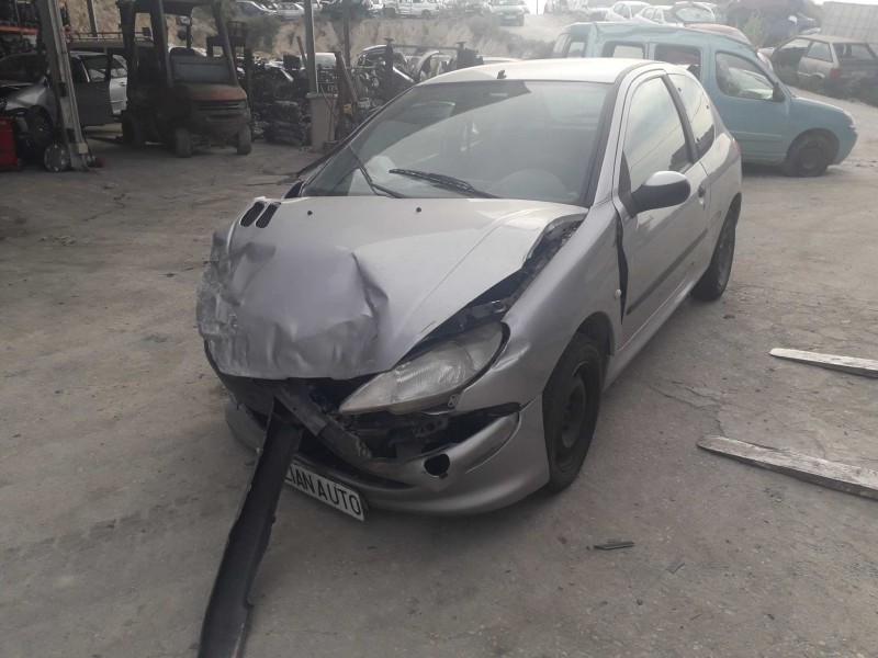 peugeot 206 berlina del año 2000