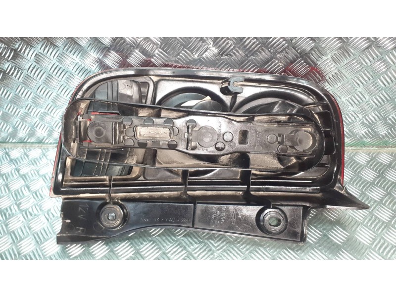 Recambio de piloto trasero derecho para nissan micra (k12e) acenta referencia OEM IAM   