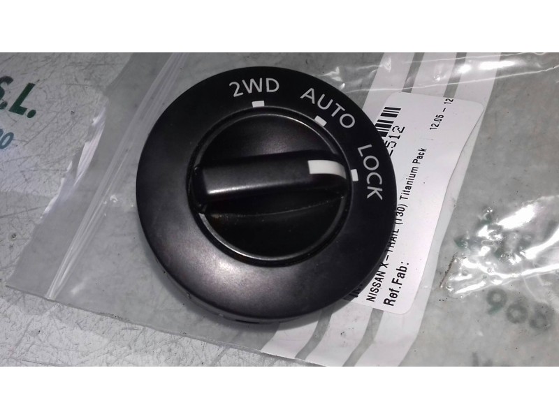 Recambio de interruptor para nissan x-trail (t30) titanium pack referencia OEM IAM  8 PINES 2WD- AUTO -LOCK