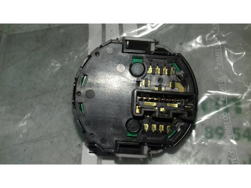 Recambio de interruptor para nissan x-trail (t30) titanium pack referencia OEM IAM  8 PINES 2WD- AUTO -LOCK