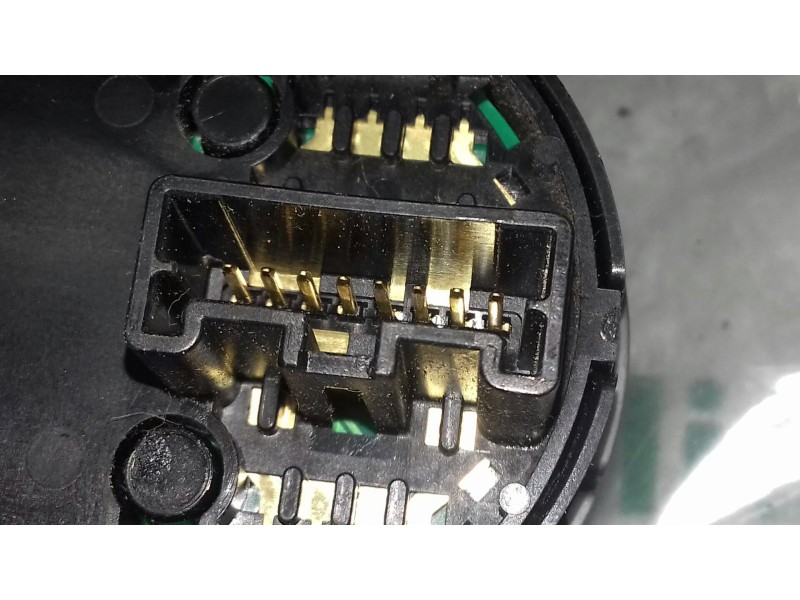 Recambio de interruptor para nissan x-trail (t30) titanium pack referencia OEM IAM  8 PINES 2WD- AUTO -LOCK