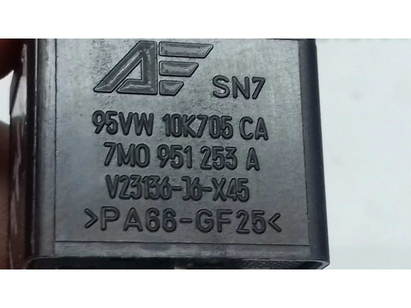 Recambio de rele para volkswagen golf iv berlina (1j1) referencia OEM IAM 7M0951253A 10K705CA REDCION CARGA 100
