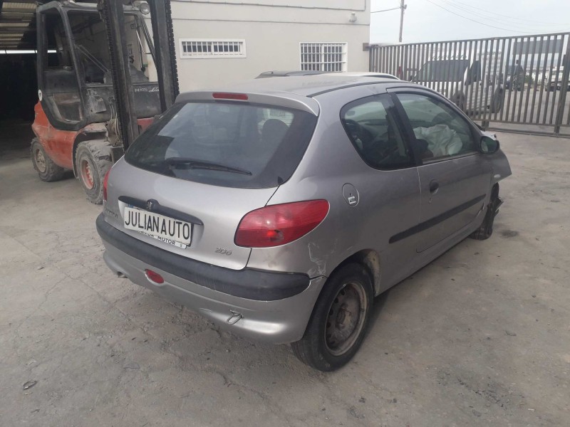 peugeot 206 berlina del año 2000