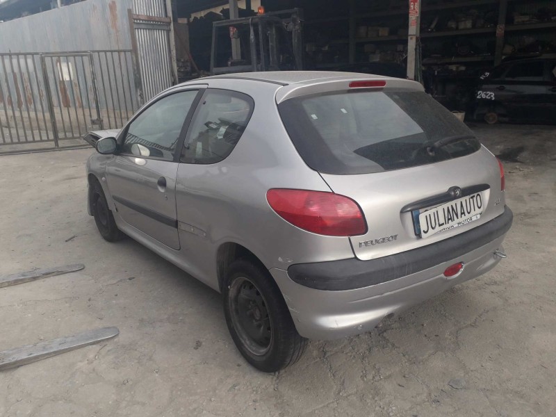 peugeot 206 berlina del año 2000