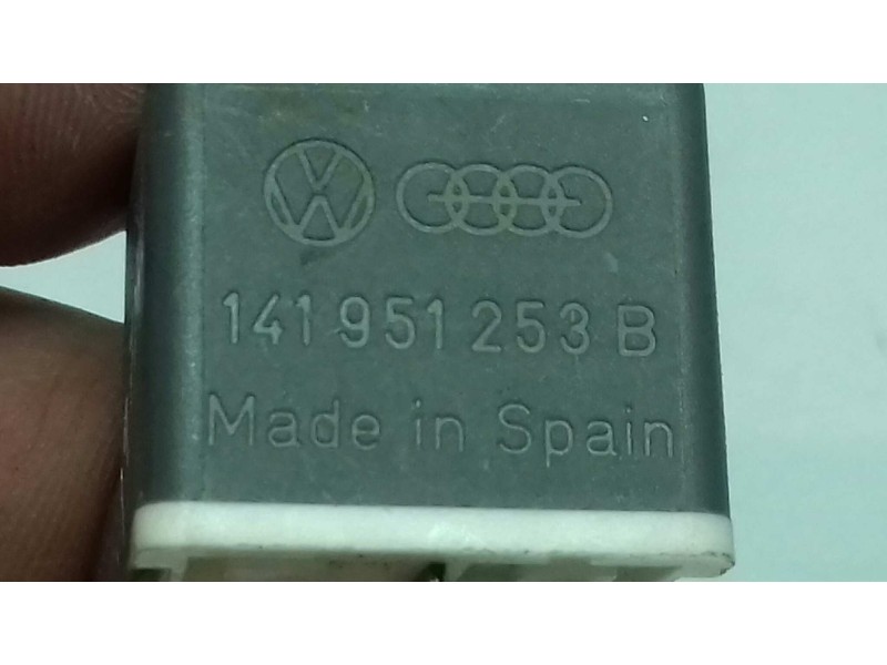 Recambio de rele para audi a4 avant (b5) referencia OEM IAM 141951253B CONMUTADOR ARRANQUE RELE 53