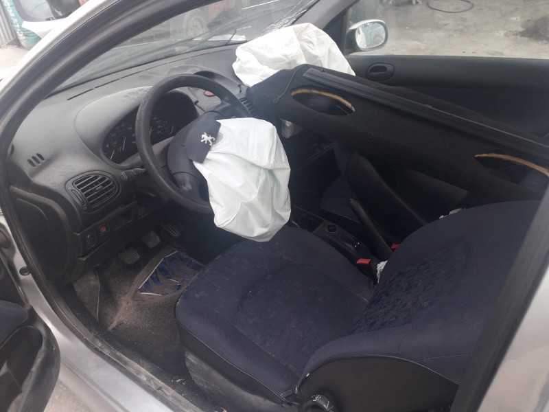 peugeot 206 berlina del año 2000