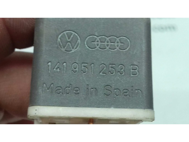 Recambio de rele para skoda felicia berlina ( 791) glx referencia OEM IAM 141951253B CONMUTADOR ARRANQUE RELE 53