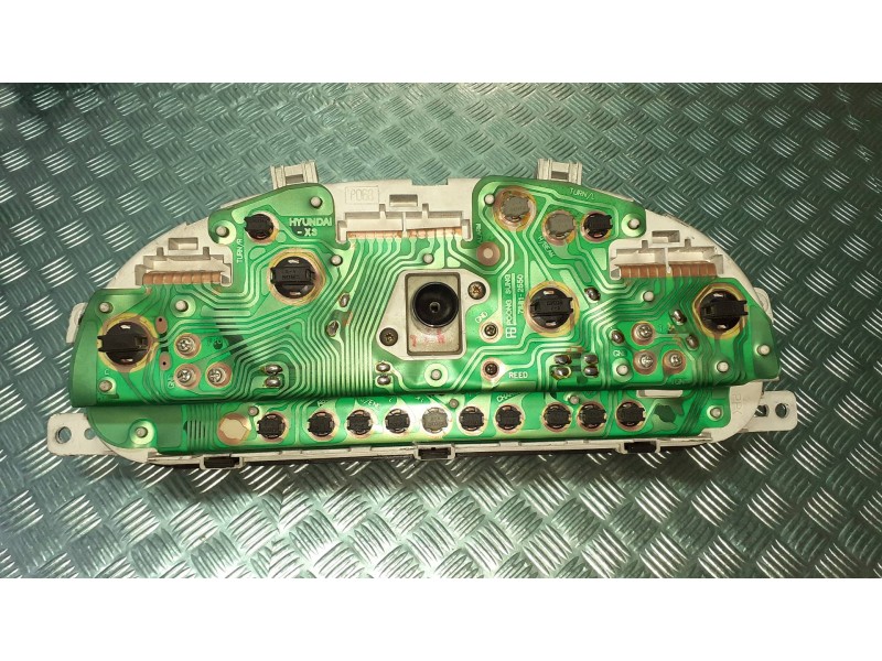 Recambio de cuadro instrumentos para hyundai accent (x3) 1.3 ls referencia OEM IAM 71110550 19981221 20009892