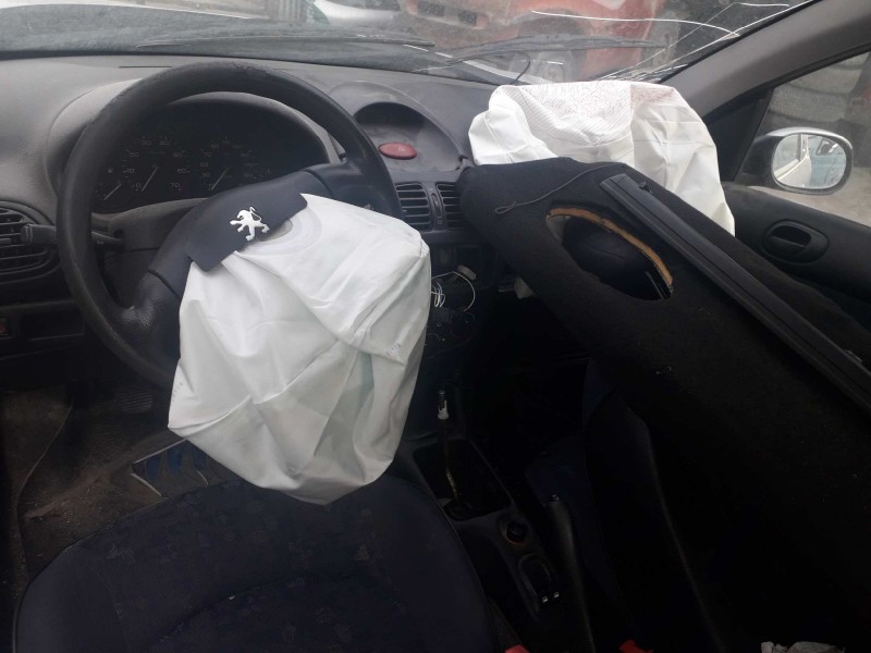 peugeot 206 berlina del año 2000