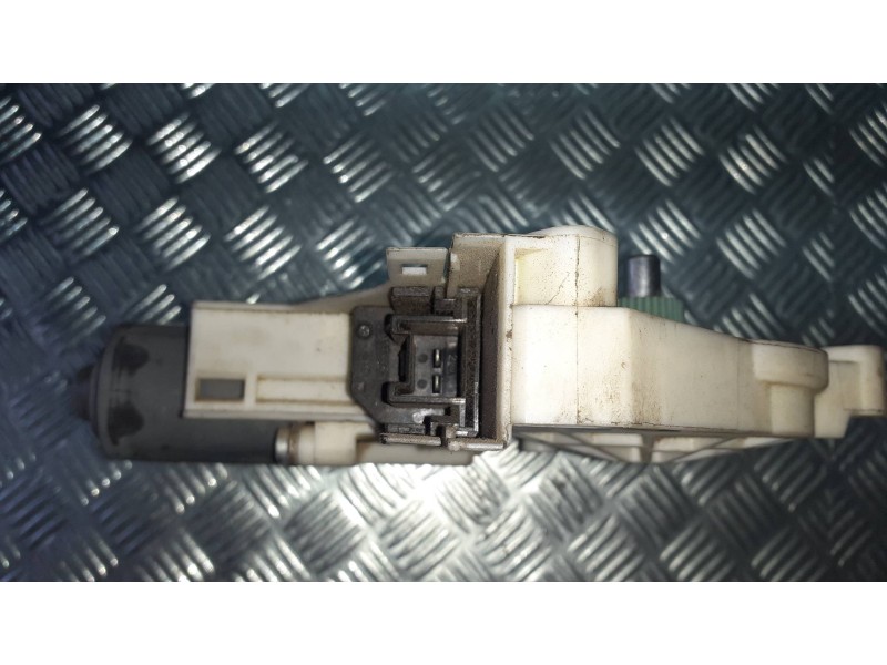 Recambio de motor elevalunas trasero derecho para audi a4 ber. (b8) básico referencia OEM IAM 8K0959812A  1101965577200