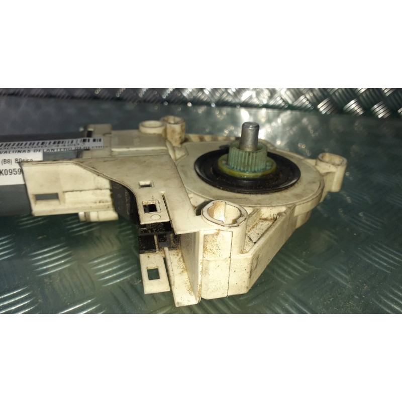 Recambio de motor elevalunas delantero derecho para audi a4 ber. (b8) básico referencia OEM IAM 8K0959802A 966934200 11019655752